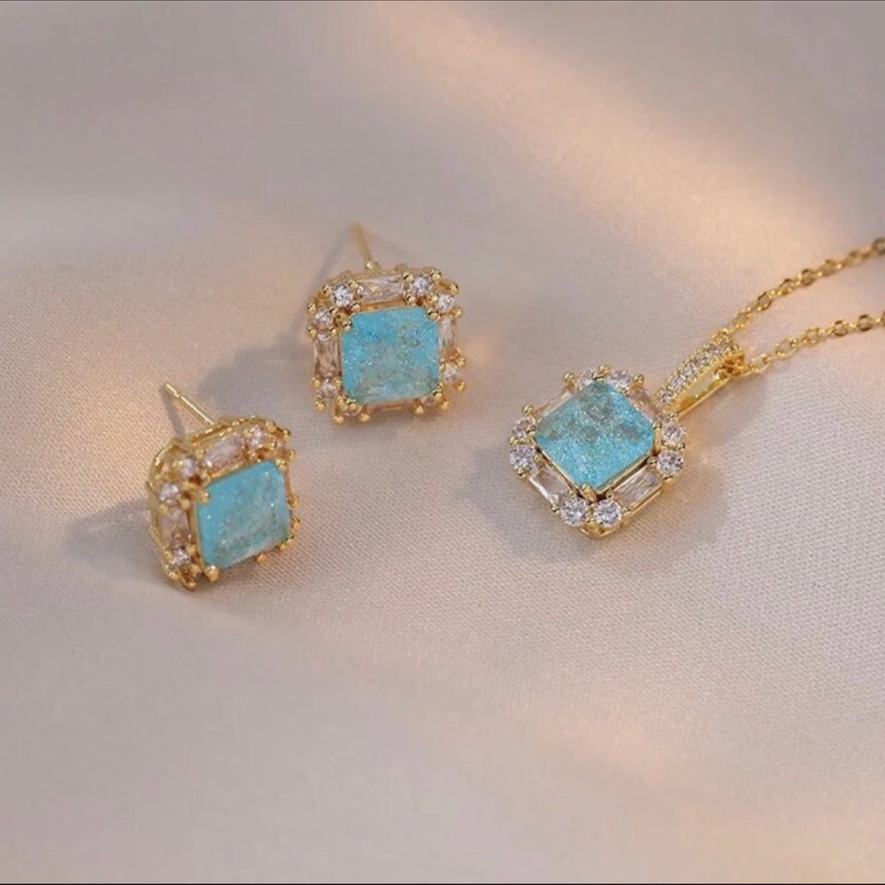 Gorgeous gold plated tourmaline crystal necklace set